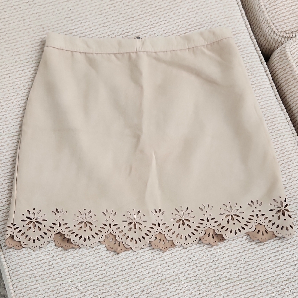 Elegant Tan Skirt with Lace Hem, Hollister, Size 5